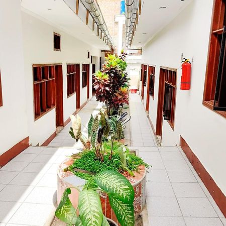 Tengana Hospedaje Y Tours ตาราโปโต ภายนอก รูปภาพ